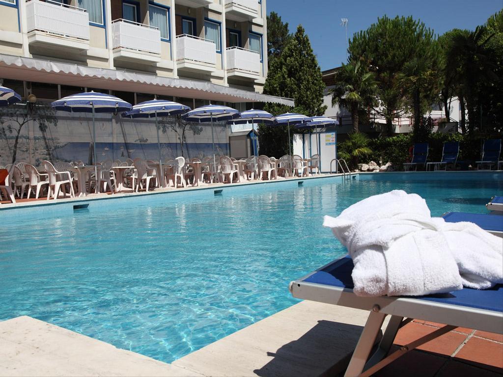Hotel Medusa Splendid リニャーノ・サッビアドーロ エクステリア 写真