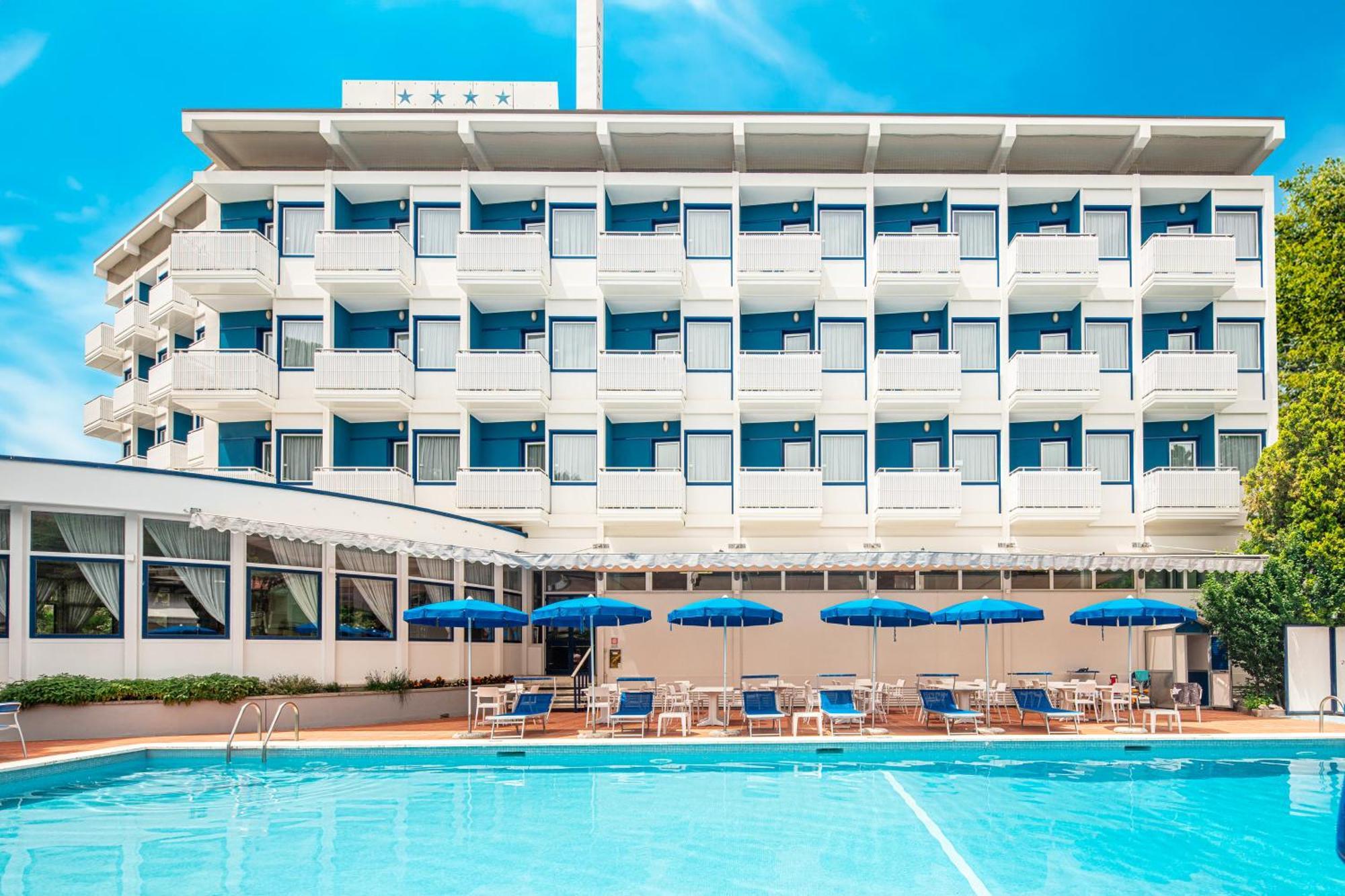 Hotel Medusa Splendid リニャーノ・サッビアドーロ エクステリア 写真